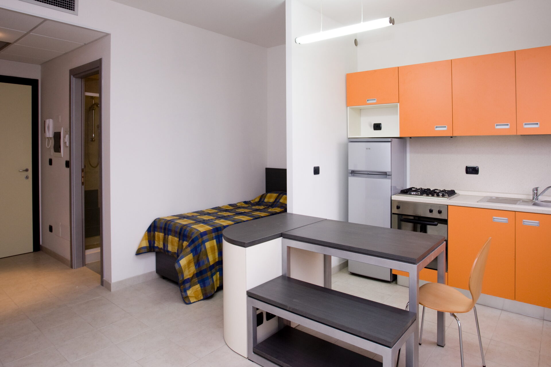 SINGLE ROOM IN STUDIO APARTMENT