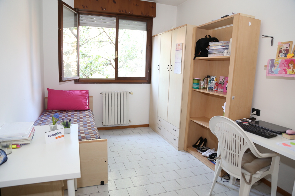SINGLE ROOM