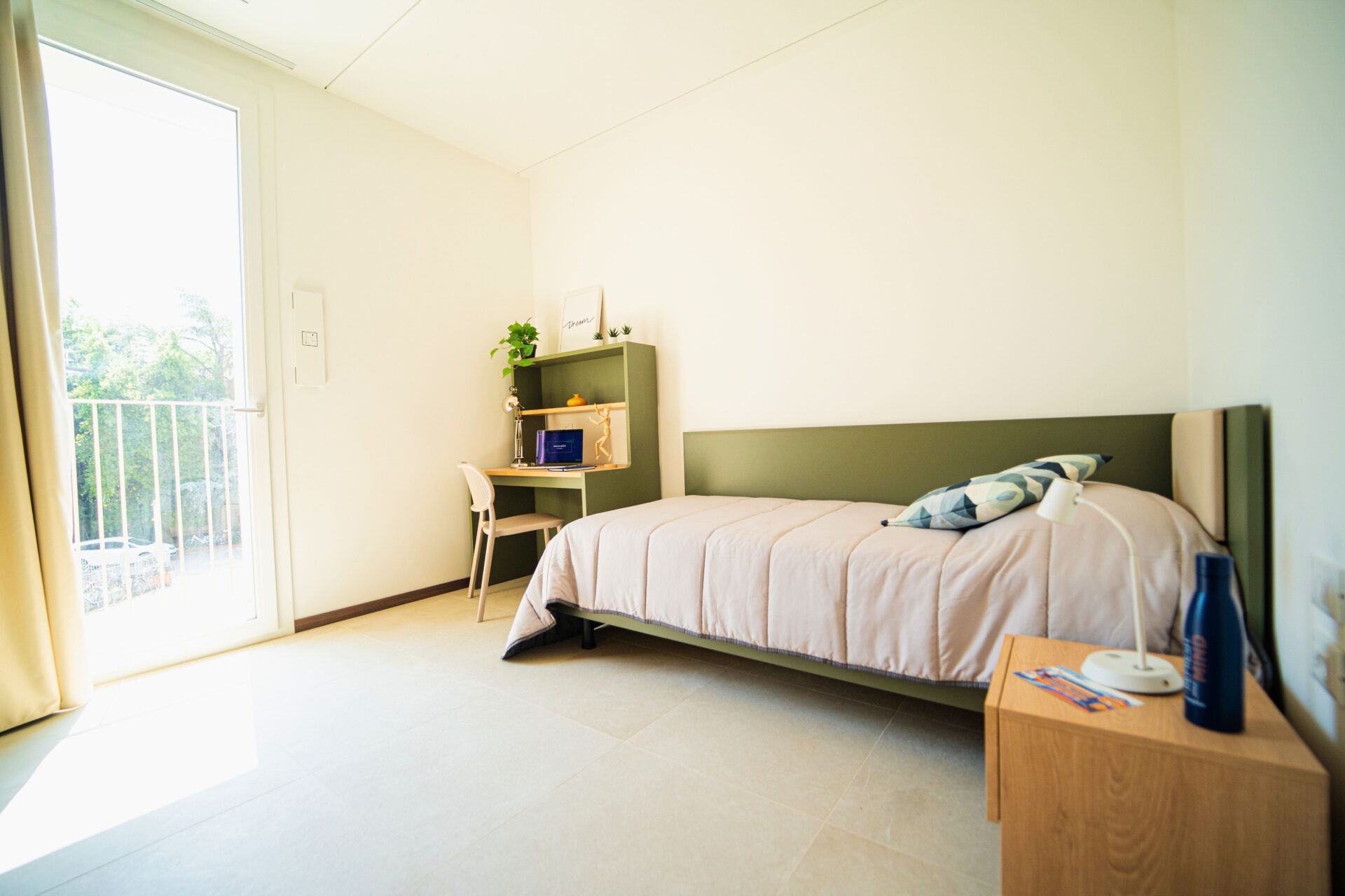 SINGLE ROOM